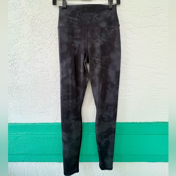 ALO Yoga Pants - Alo Yoga Solarized Leggings High Waisted Small Black Gray Tie Dye